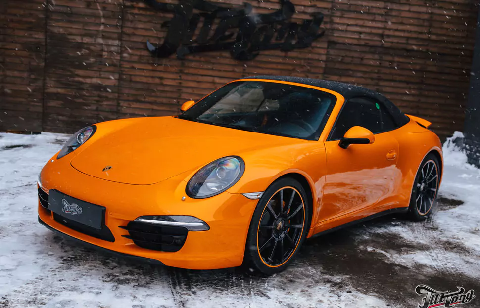 Яркий и свежий Porsche 911 Carrera 4! Полный перекрас кузова, окрас суппортов, оклейка полиуретаном, выхлопная система, детейлинг